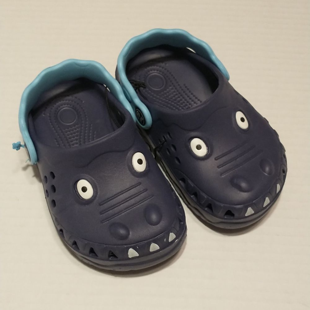 Echo Unlimited Dark Blue/Light Blue Toddler Size 7 Croc Style Sandal. New